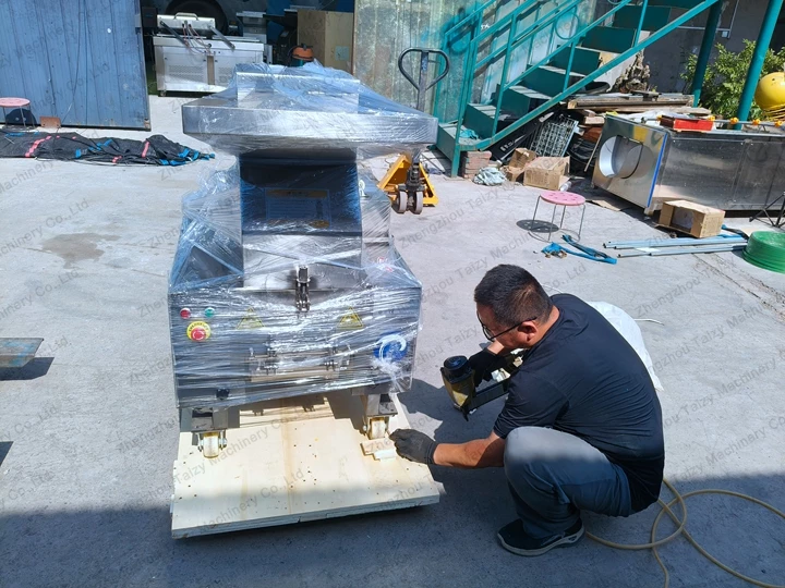 Bone grinder machine for shipping